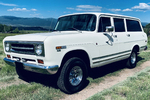 1970 INTERNATIONAL TRAVELALL - Front 3/4 - 238135