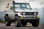 1989 TOYOTA LAND CRUISER FJ70 - Front 3/4 - 250564