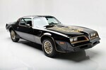 BURT REYNOLDS' 1977 PONTIAC FIREBIRD TRANS AM SE - Front 3/4 - 251281