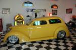 1937 FORD SEDAN STREET ROD - Front 3/4 - 61677