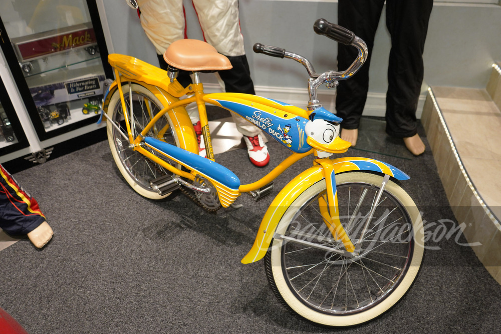 1949 SHELBY DONALD DUCK BICYCLE - Automobilia | Barrett-Jackson