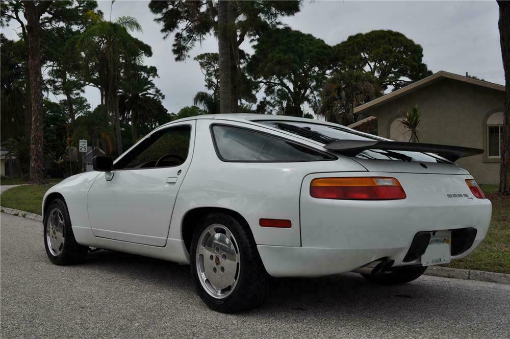1987 Porsche 928 image 1