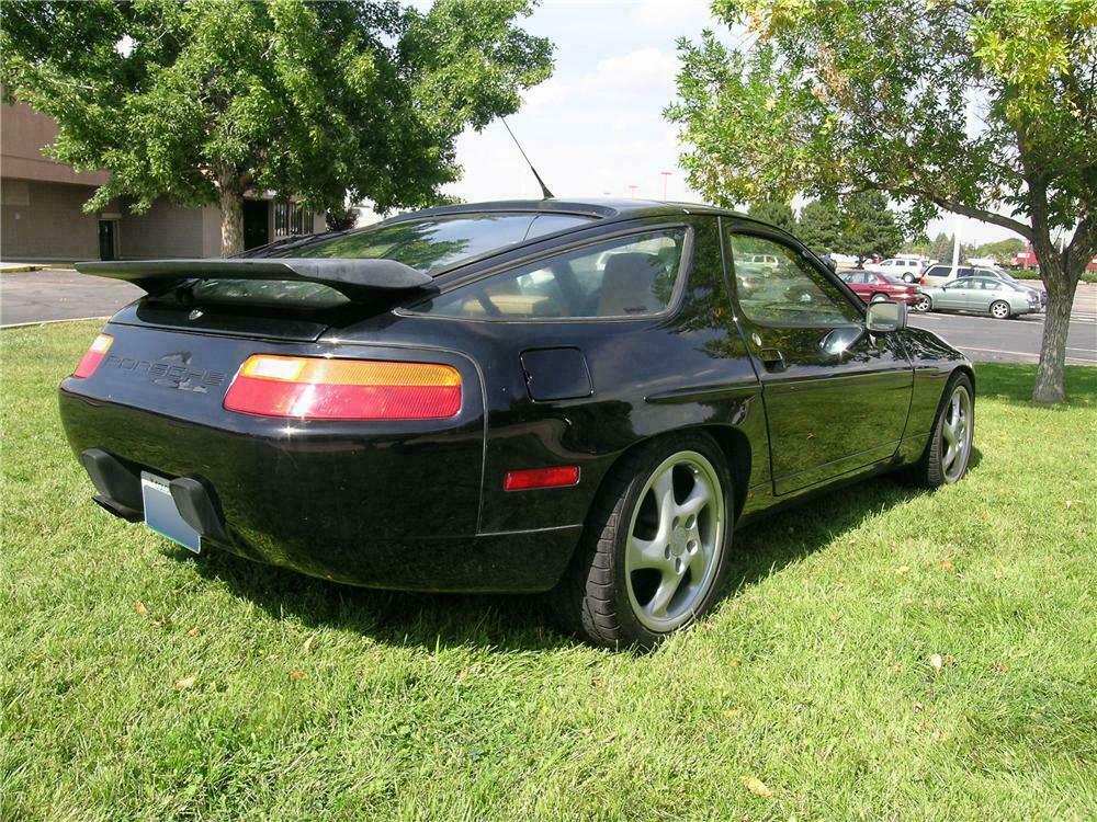 1990 Porsche 928 image 1