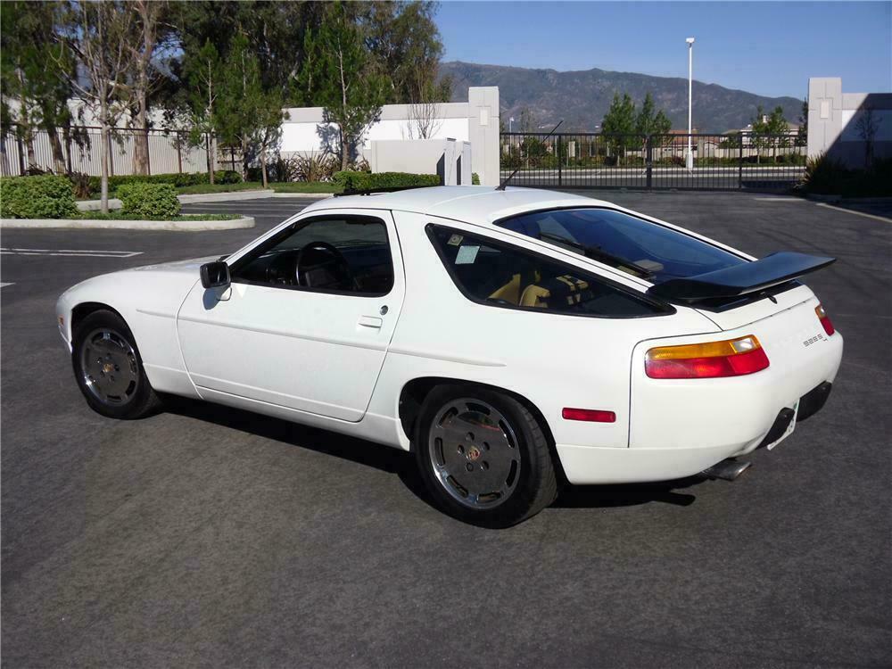 1989 Porsche 928 image 1