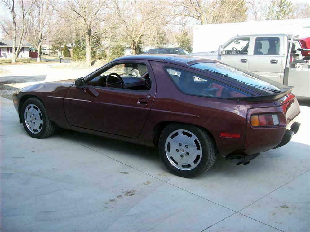 1984 Porsche 928 image 1