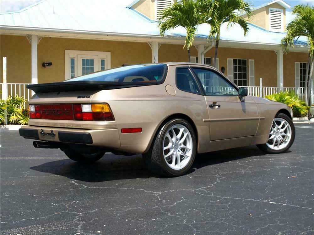 1987 Porsche 944 image 1
