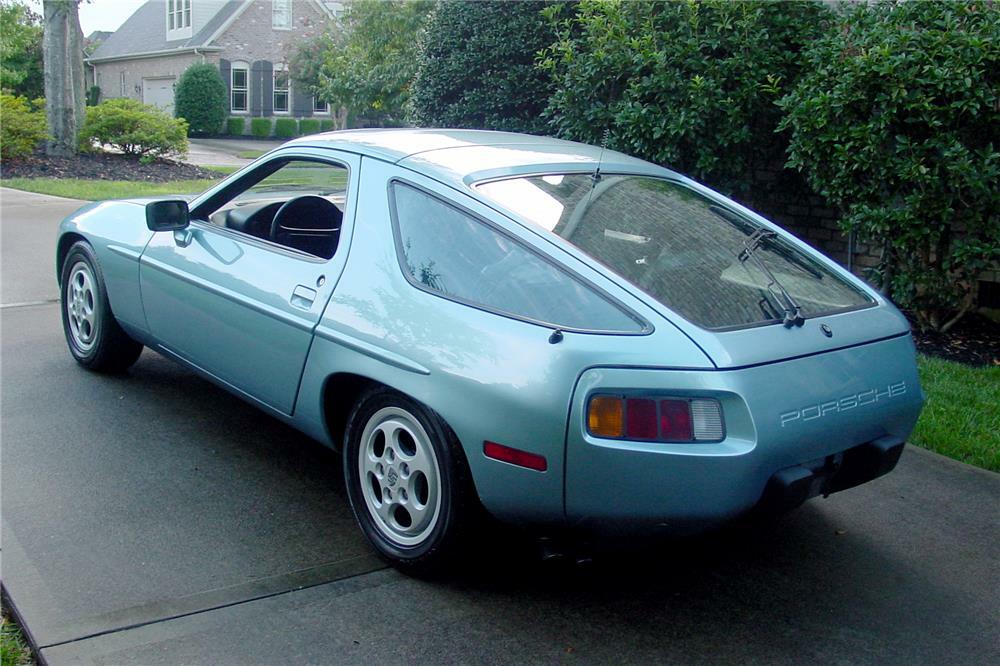 1982 Porsche 928 image 1