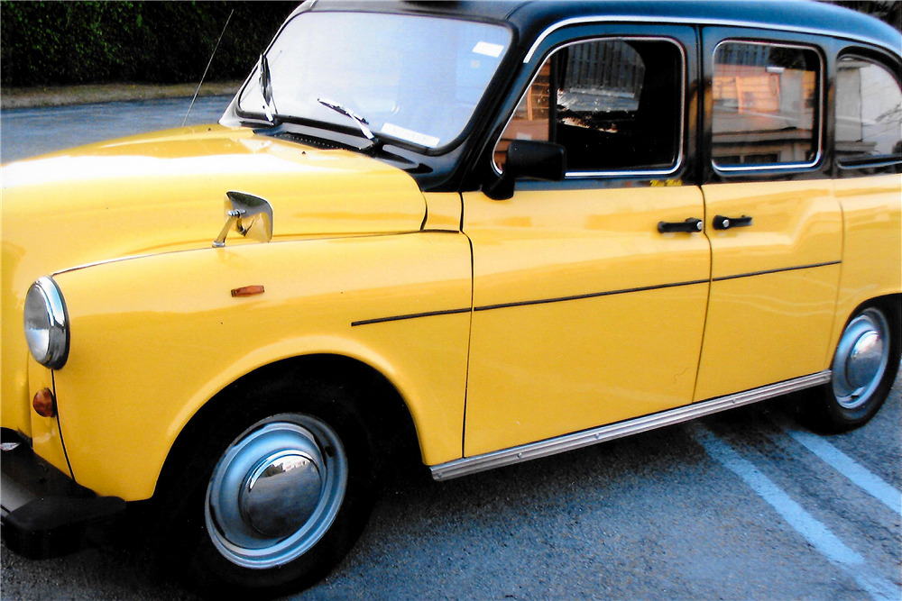 Figurine IXO Austin FX4 London Taxi 1985 Yellow Pages - Échelle 1/43 - Modèle CLC026 - Occasion