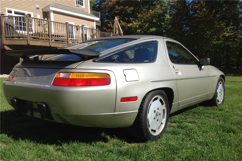 1989 Porsche 928 image 1