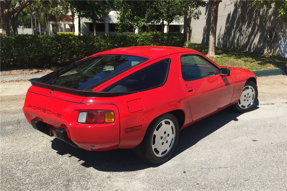1983 Porsche 928 image 1
