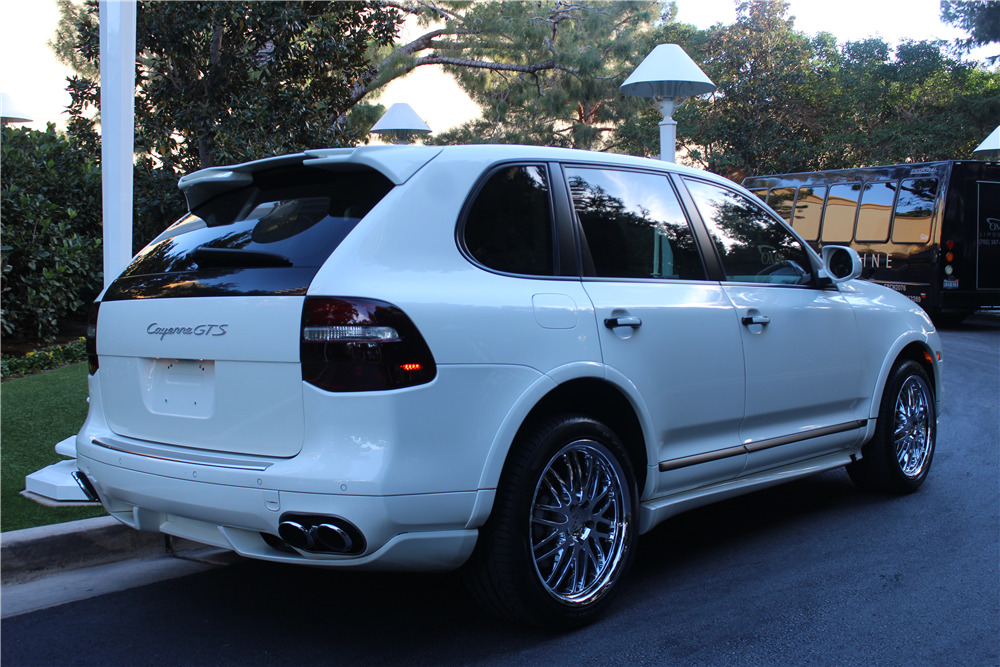 2010 Porsche Cayenne image 1