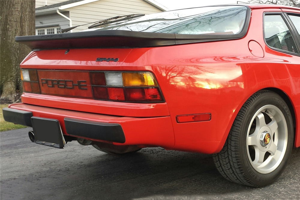 1985 Porsche 944 S image 1