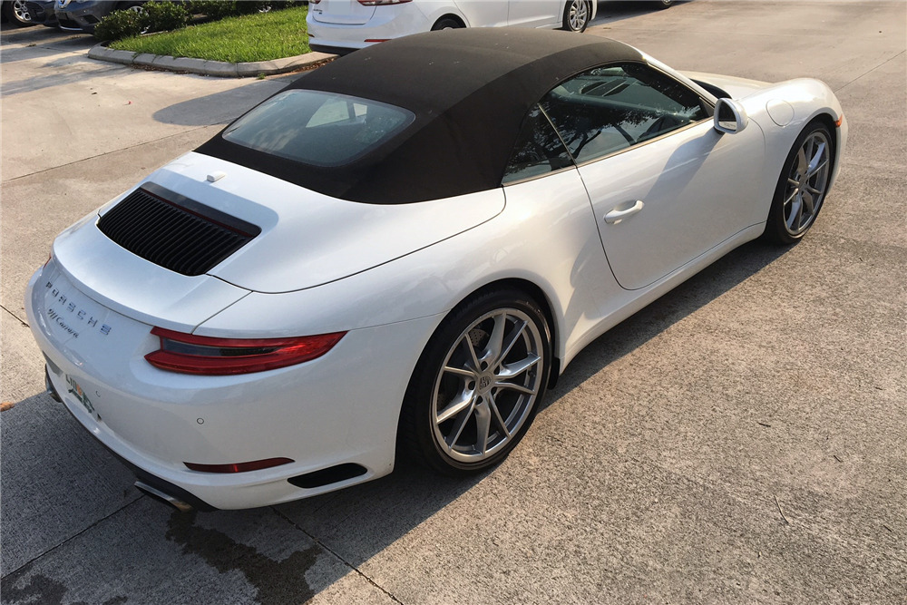 2017 Porsche 911 Carrera image 1