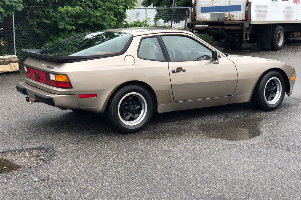 1983 Porsche 944 image 1