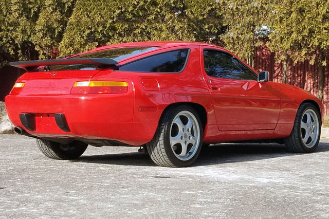 1988 Porsche 928 image 1