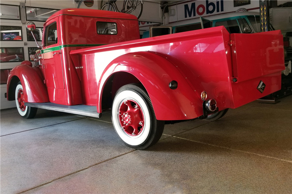 1938 DIAMOND T MODEL 80 PICKUP