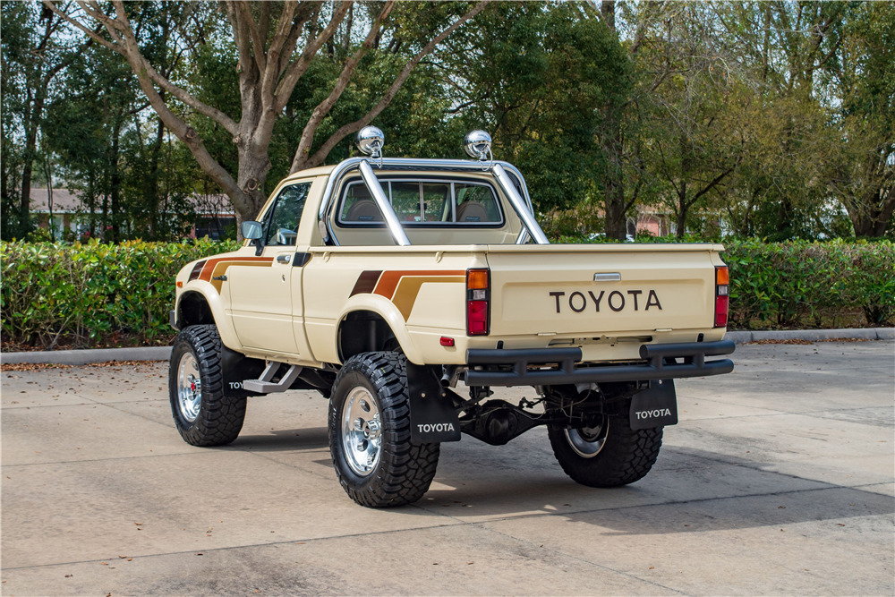 トヨタ ハイラックス SR5 Xtracab 1983 特注品 1983 TOYOTA SR5 PICKUP - Vehicle | Barrett-Jackson Auction Company