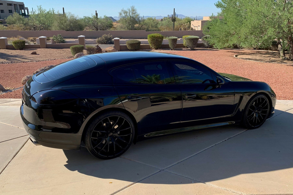 2011 Porsche Panamera Base image 1