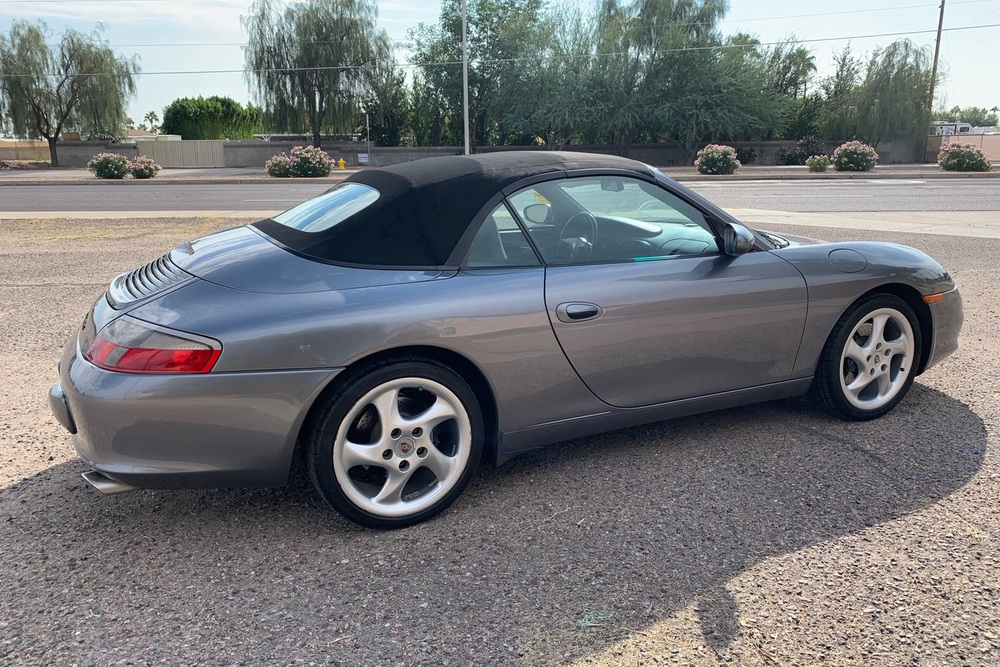 2002 Porsche 911 Carrera image 1