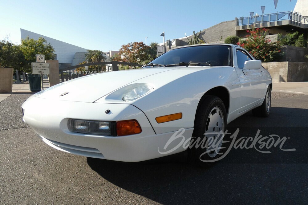1989 Porsche 928 image 1