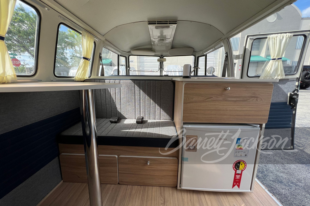 1970 VOLKSWAGEN DELUXE 15-WINDOW MICROBUS CAMPER RE-CREATION