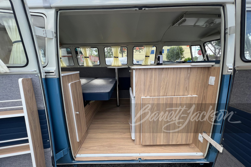 1970 VOLKSWAGEN DELUXE 15-WINDOW MICROBUS CAMPER RE-CREATION