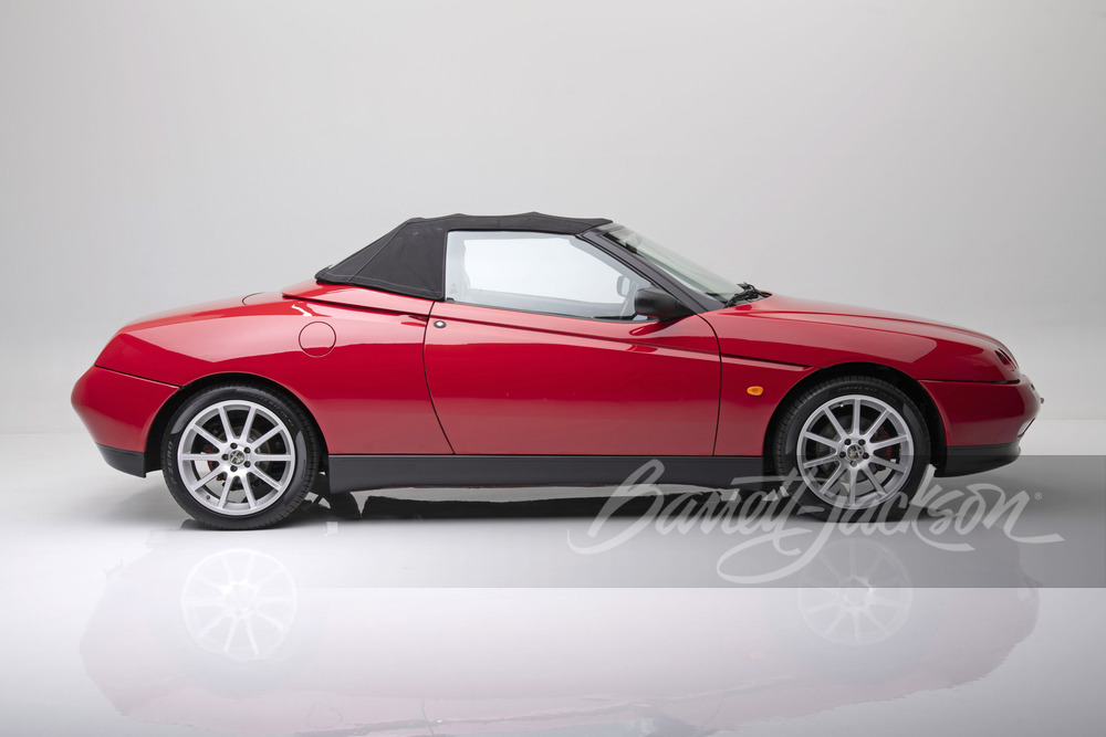Alfa Romeo Production Cars 1910-1996 2巻 1996 ALFA ROMEO SPIDER - Vehicle | Barrett-Jackson Auction Company