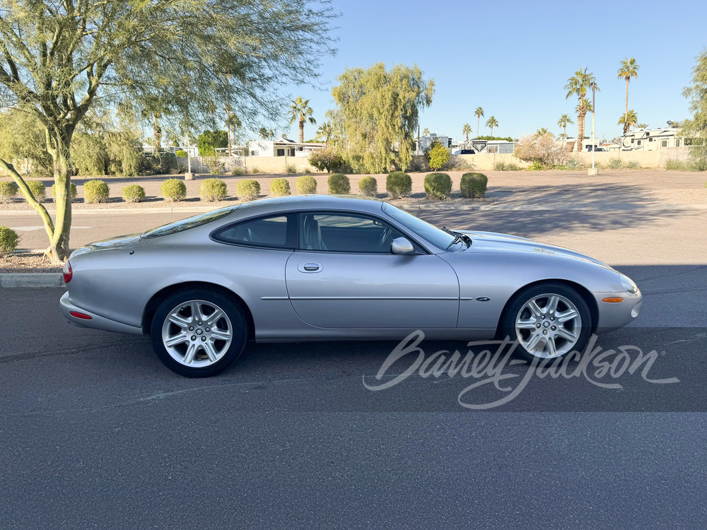 Jaguar V2 GMK Wild シルバー 未使用 オークション 1997 JAGUAR XK8 CONVERTIBLE - Vehicle | Barrett-Jackson Auction
