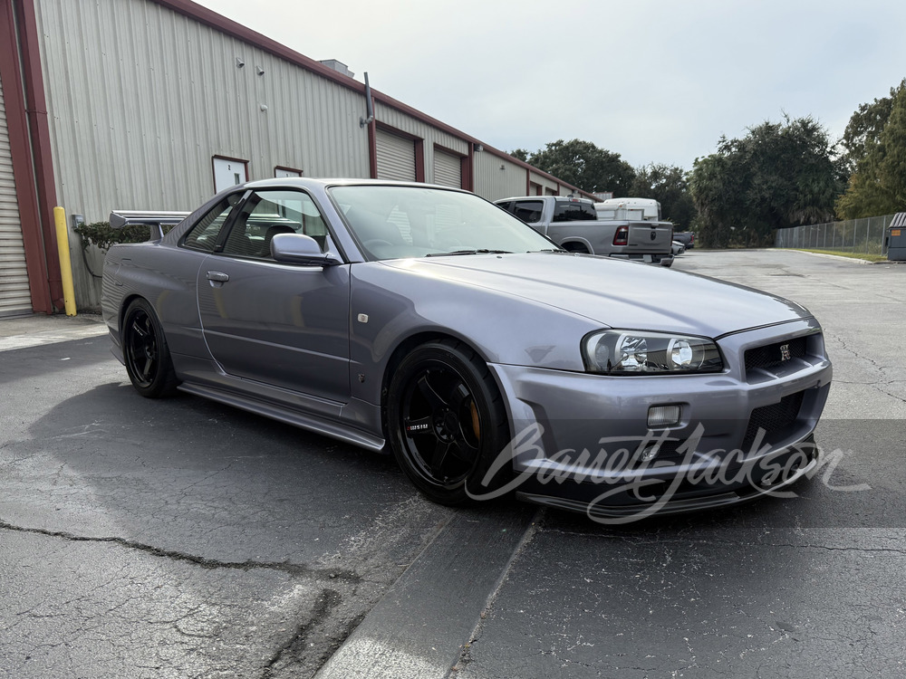 0176 Nissan Skyline 2000 GT-R シルバー 2000 NISSAN SKYLINE GT-R - Vehicle | Barrett-Jackson Auction