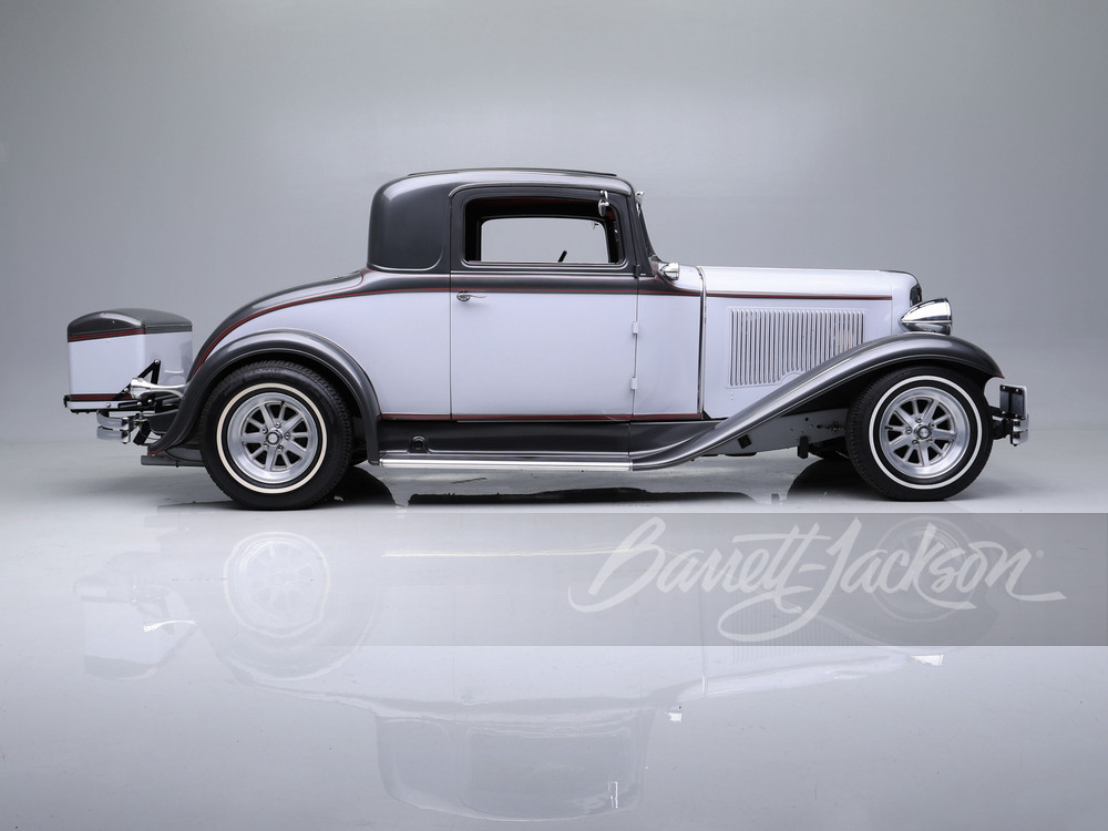 グレースコンチネンタル　３点 1932 CHRYSLER 3-WINDOW CUSTOM COUPE - Vehicle | Barrett-Jackson