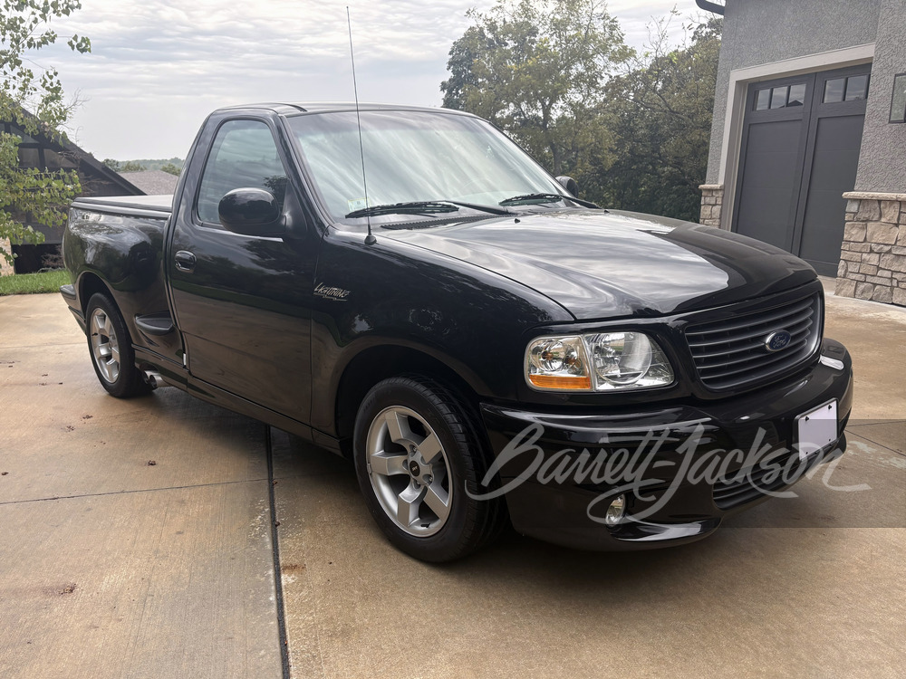 2001 Ford F-150 Lightning — photo 1 of 10