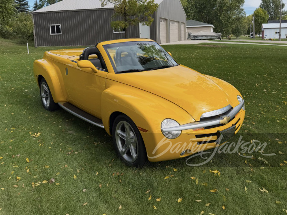 2004 Chevrolet SSR Pickup — photo 1 of 18