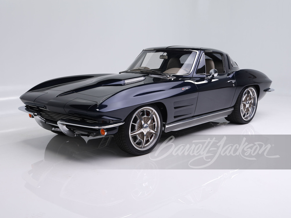1963 Chevrolet Corvette Custom Split-Window Coupe — photo 1 of 41