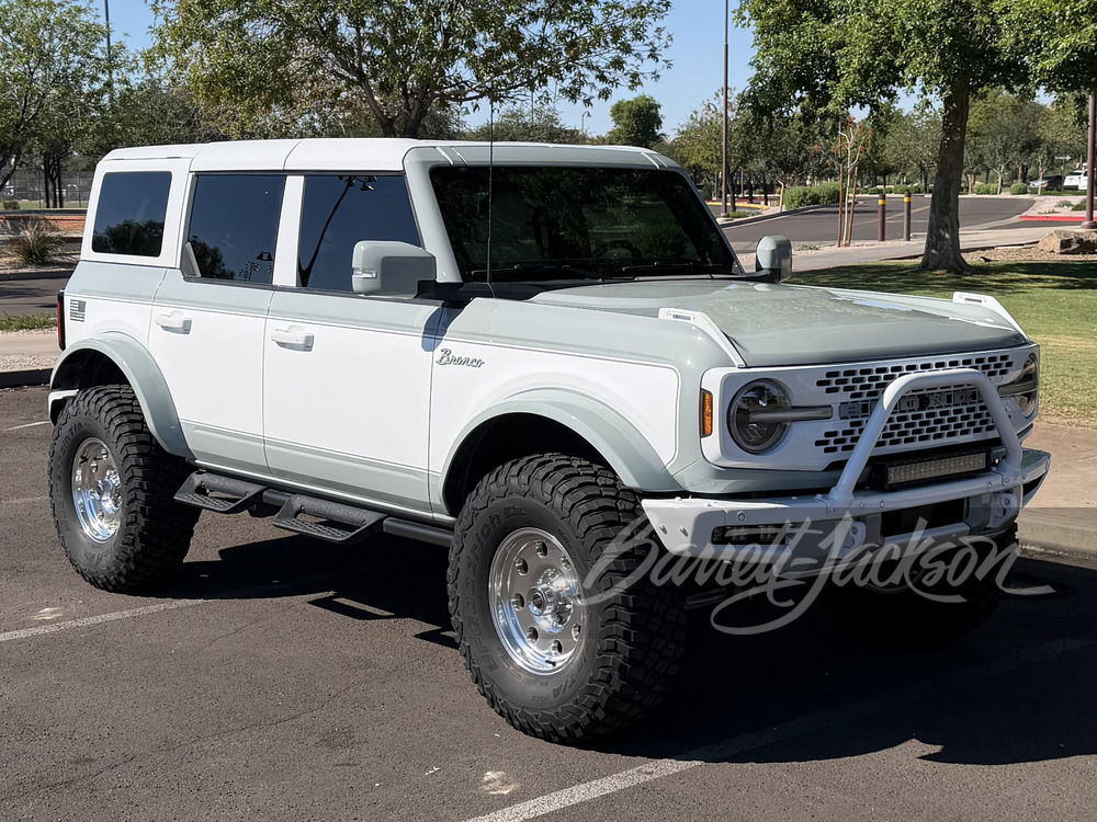 2023 Ford Bronco Custom — photo 1 of 24