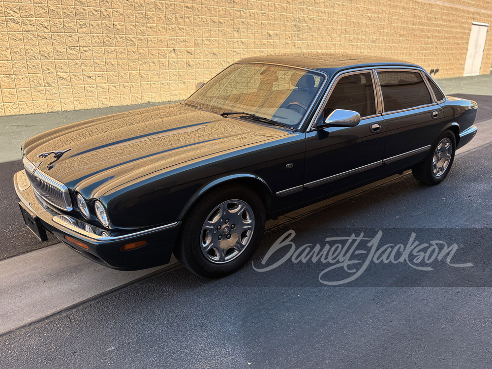 2001 Jaguar XJ Vanden Plas — photo 1 of 7